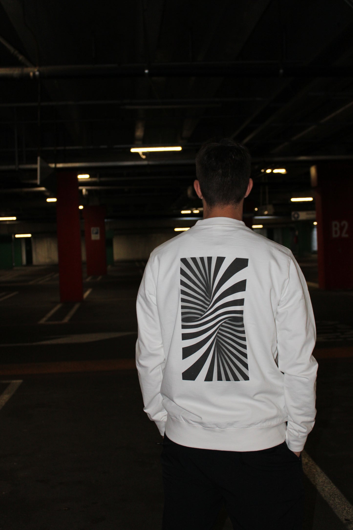 ILLUSION CREWNECK